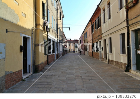 イタリア ヴェネツィア沖のムラーノ サン・ドナート島の旧市街 イタリア ヴェネツィア沖のムラーノ サン・ドナート島の旧市街 139532270
