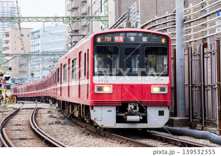 【京急本線】北品川駅を通過する特急列車 【京急本線】北品川駅を通過する特急列車 139532355