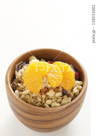 缶詰みかんとフルーツグラノーラ 缶詰みかんとフルーツグラノーラ 139533082