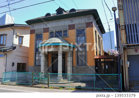 旧富田修歯科医院(旧第九十銀行三戸支店)|三戸町の街角に残る大正ロマン漂うモダン建築 旧富田修歯科医院(旧第九十銀行三戸支店)|三戸町の街角に残る大正ロマン漂うモダン建築 139533379