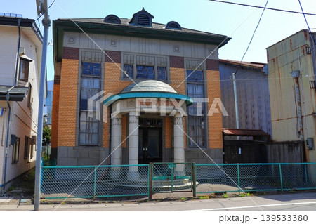 旧富田修歯科医院(旧第九十銀行三戸支店)|三戸町の街角に残る大正ロマン漂うモダン建築 旧富田修歯科医院(旧第九十銀行三戸支店)|三戸町の街角に残る大正ロマン漂うモダン建築 139533380