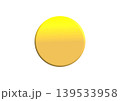 正面から見た金色の丸いプレート 139533958