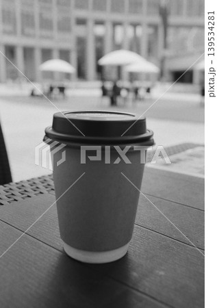 （モノクロフィルム写真）西新宿の風景、コーヒーブレーク 139534281
