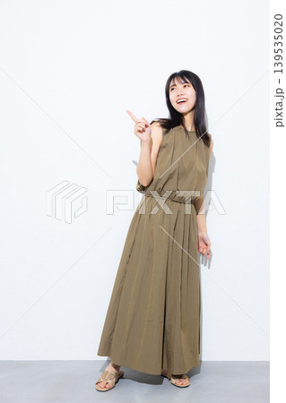ワンピースの女性 ワンピースの女性 139535020