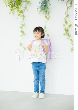 小学生の女の子  139535194