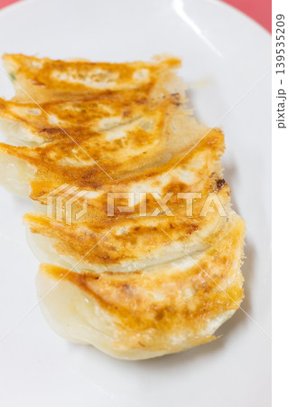美味しい町中華の焼き餃子 139535209