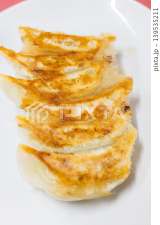 美味しい町中華の焼き餃子 139535211
