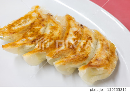 美味しい町中華の焼き餃子 139535213