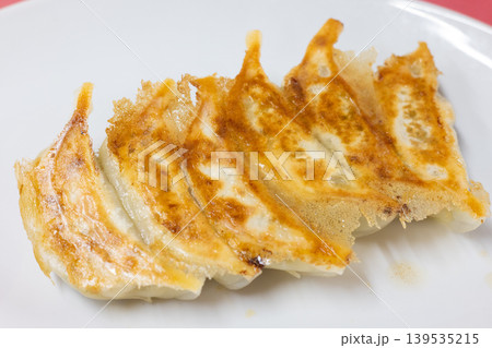 美味しい町中華の焼き餃子 美味しい町中華の焼き餃子 139535215