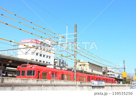 愛知県豊田市、名鉄豊田市駅に停車する電車の風景 愛知県豊田市、名鉄豊田市駅に停車する電車の風景 139535250