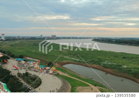 ラオス、ビエンチャンメコン川風景 ラオス、ビエンチャンメコン川風景 139535580