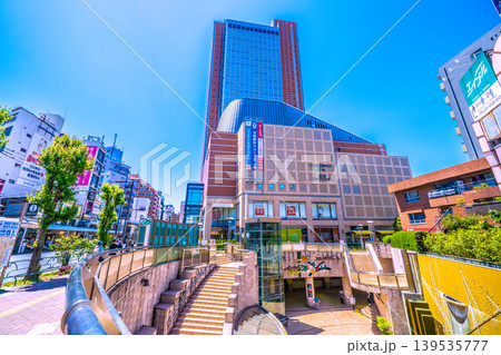 日本の東京都市景観5月10日。 三軒茶屋駅前のキャロットタワーやTOKYUなどを望む 日本の東京都市景観5月10日。 三軒茶屋駅前のキャロットタワーやTOKYUなどを望む 139535777