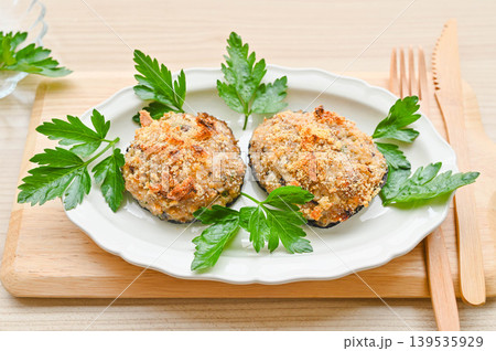 ポートベロの肉詰めパン粉焼き ポートベロの肉詰めパン粉焼き 139535929