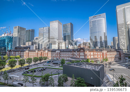 東京駅丸の内駅舎と八重洲の超高層ビル群の俯瞰【東京都千代田区】 東京駅丸の内駅舎と八重洲の超高層ビル群の俯瞰【東京都千代田区】 139536673