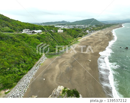 渥美半島、伊良湖岬の日出の石門をドローンから 渥美半島、伊良湖岬の日出の石門をドローンから 139537212