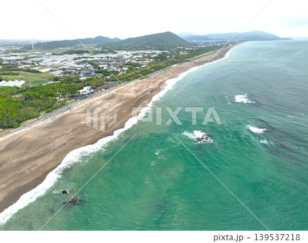 渥美半島、伊良湖岬の日出の石門をドローンから 渥美半島、伊良湖岬の日出の石門をドローンから 139537218