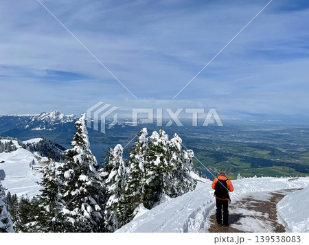 【スイス】リギ山頂の雪景色とアルプス散策路 139538083