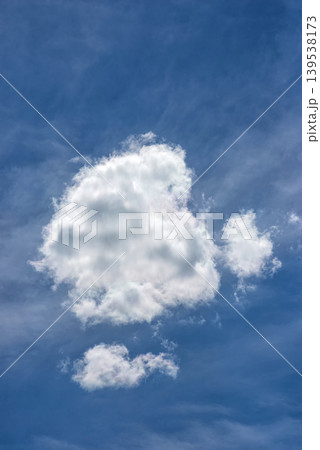 Single white cloud in blue sky vertical view Single white cloud in blue sky vertical view 139538173
