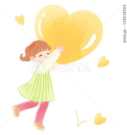 黄色い大きなハートを持つ笑顔の子ども　女の子 139538564