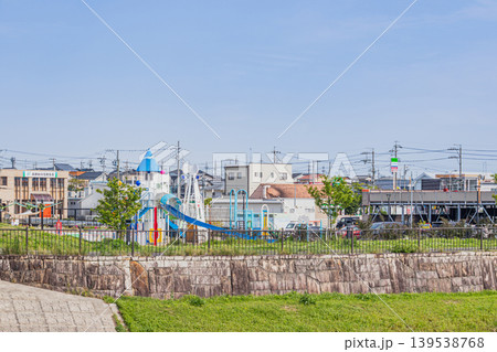 今之浦川沿いに見る磐田市の街並み(静岡県) 139538768