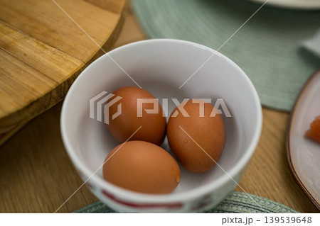 Boiled eggs in a bowl for breakfast, eggshells, boiled egg. Eating proteins 139539648