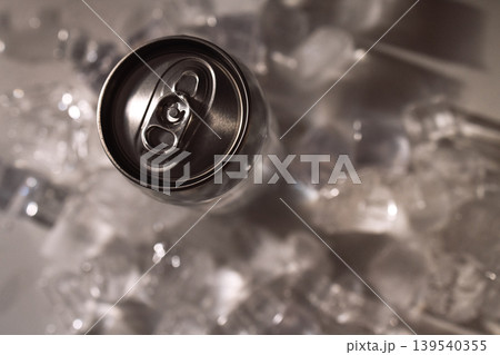 Close-up of a tin can with a lid with a steel ring. View from above. The chilled drink sits on pieces of ice. Mockup of the jar. 139540355