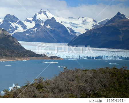A view of the Andes mountain peaks and the Perito Moreno Glacier in Santa Cruz Province, Argentina. 139541414