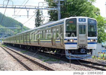 211系2000番台N608編成スカ色帯 139541937