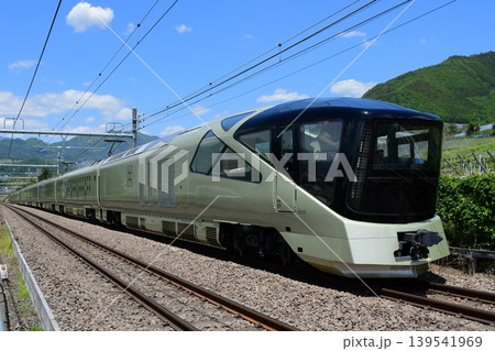 E001形 TRAIN SUITE四季島 中央線内 E001形 TRAIN SUITE四季島 中央線内 139541969