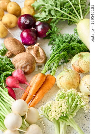 色々な種類の新鮮な野菜 139543183