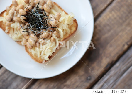 納豆と切り干し大根の甘酢漬けの和トースト 納豆と切り干し大根の甘酢漬けの和トースト 139543272
