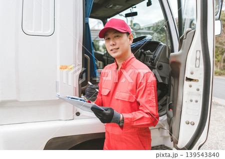 40‑something worker 40‑something worker 139543840