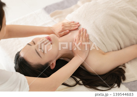 若い女性のエステイメージ 139544683