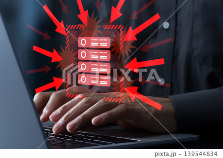 DDoS攻撃とシステム障害。ネットワークとクラウドサーバーへのサイバー攻撃。ノートパソコンを使用する DDoS攻撃とシステム障害。ネットワークとクラウドサーバーへのサイバー攻撃。ノートパソコンを使用する 139544834