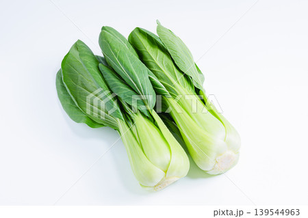青梗菜の白背景写真 新鮮なチンゲンサイの野菜素材 青梗菜の白背景写真 新鮮なチンゲンサイの野菜素材 139544963