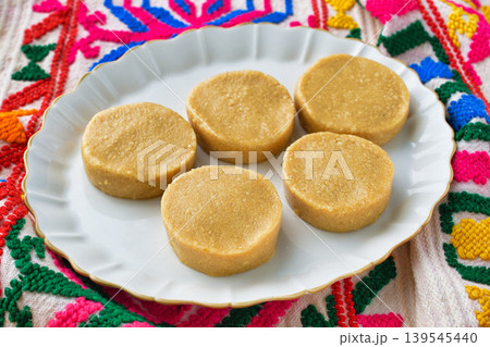 メキシコの伝統的なお菓子 マサパン(Mazapán) メキシコの伝統的なお菓子 マサパン(Mazapán) 139545440