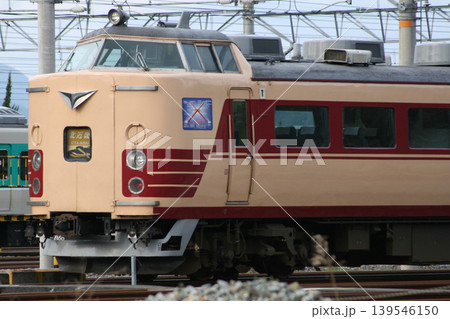 福知山電車区に留置中の特急北近畿号（183系電車） 139546150
