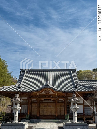 青空に映える洞雲寺の本堂 青空に映える洞雲寺の本堂 139546159