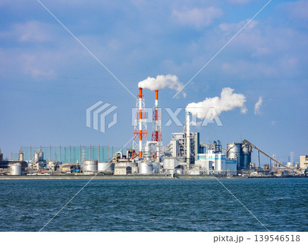 海から見た工場の風景 海から見た工場の風景 139546518