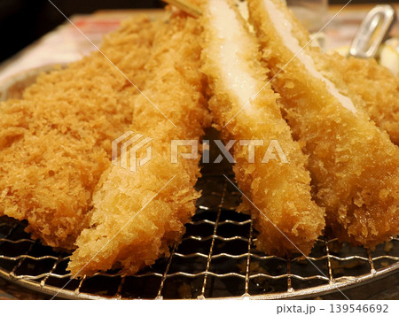 美味しそうに揚がった海鮮 美味しそうに揚がった海鮮 139546692