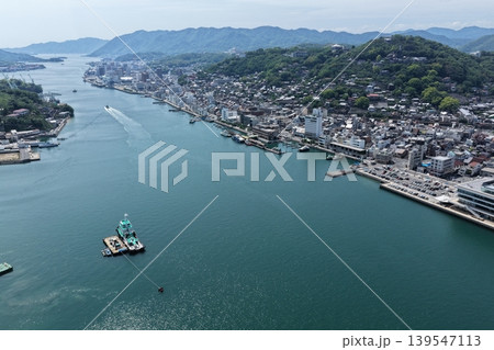 広島県尾道水道と尾道市街地を斜め俯瞰した空撮写真 139547113