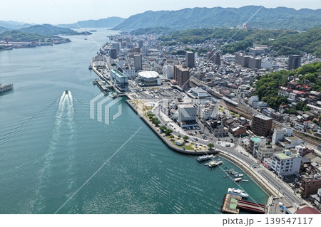 広島県尾道市の尾道水道と市街地を斜め俯瞰した空撮写真 139547117