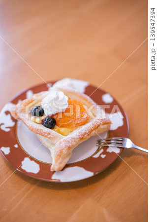 甘酸っぱいフルーツデニッシュ 139547394