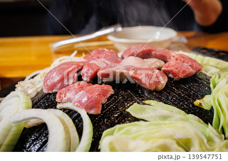 炭火で焼くジンギスカン 139547751