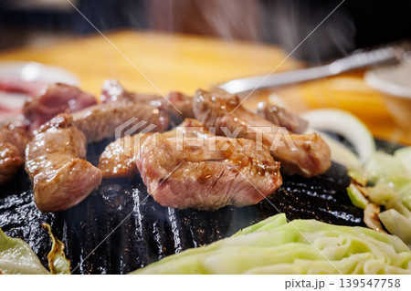 食べごろの生ラム肩ロース 139547758
