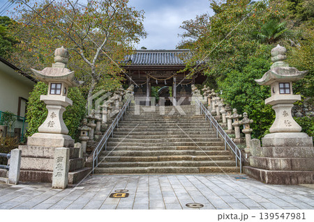 赤穂坂越 大避神社の参道石段と神門 赤穂坂越 大避神社の参道石段と神門 139547981