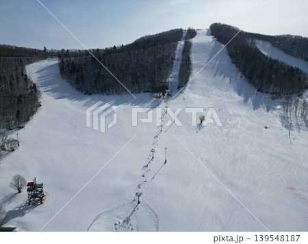 北海道遠軽町ロックバレースキー場の冬景色の空撮 北海道遠軽町ロックバレースキー場の冬景色の空撮 139548187