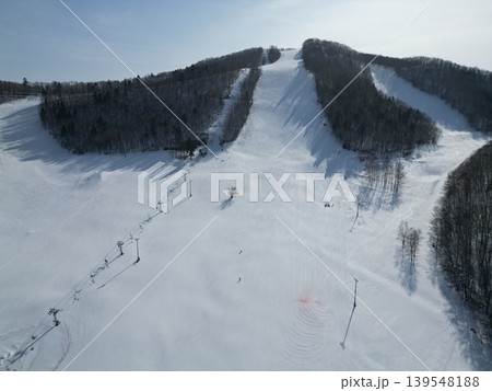 北海道遠軽町ロックバレースキー場の冬景色の空撮 北海道遠軽町ロックバレースキー場の冬景色の空撮 139548188