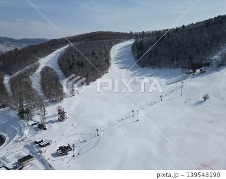 北海道遠軽町ロックバレースキー場の雪景色の空撮 北海道遠軽町ロックバレースキー場の雪景色の空撮 139548190