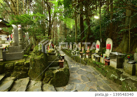 宝山寺(奥の院参道) 【奈良県生駒市】 宝山寺(奥の院参道) 【奈良県生駒市】 139548340